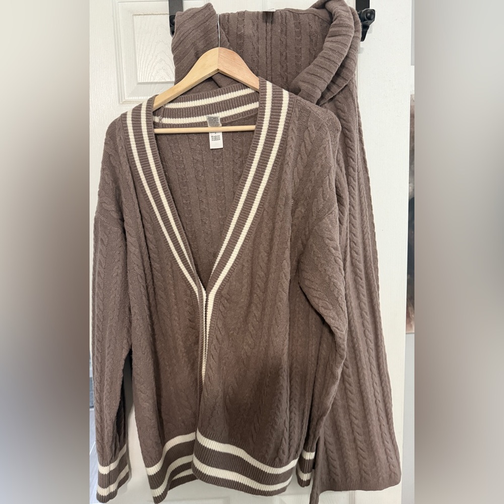 VS Pink Brown Cable Knit Women's Cardigan (XL) and Pant (L) Set 

Worn once